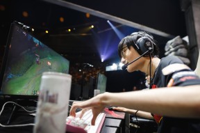 开云-Doinb迎来七赛季高光表现，G2球迷沸腾！的简单介绍